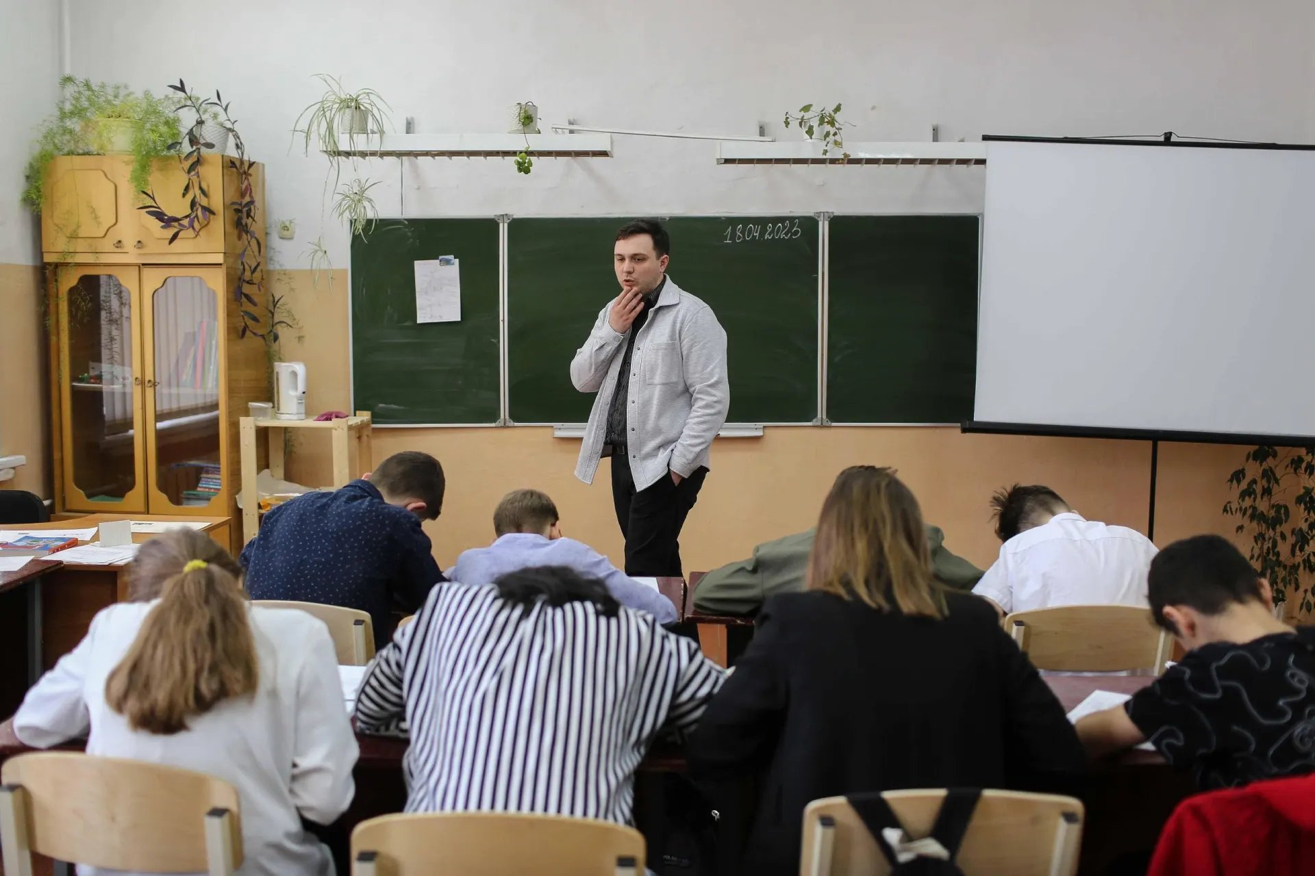 Минпросвещения добавило в расписание ещё один час истории; изменения затронули часть учащихся.