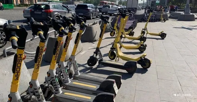 Городские власти предлагают изменить правила благоустройства и ввести штрафы за нарушения кикшеринга, чтобы урегулировать работу провайдеров и обеспечить безопасность пешеходов.