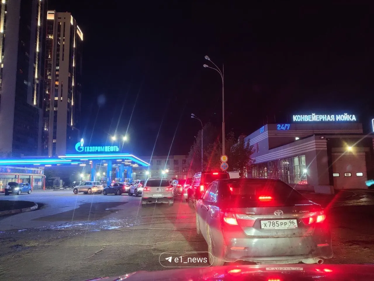 Горожане сообщают о возобновившихся очередях на АЗС. Подробности текущей ситуации в регионе.