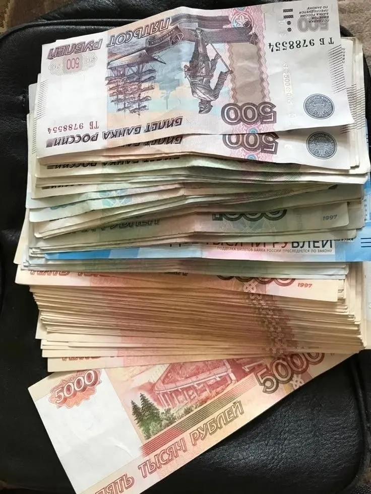 Законопроект предусматривает введение годовой премии для всех работников, сначала — для бюджетников; инициатива внесена депутатом Государственной думы.