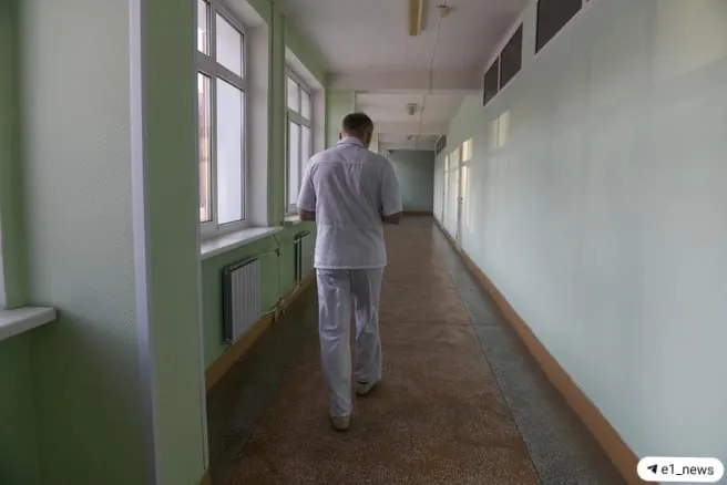 Четверо участников дела получили суровые сроки: уклонившийся от призыва — 7 лет и штраф 1,3 млн рублей; посредник — 5 лет; врач — 3 года; конфискованы средства.
