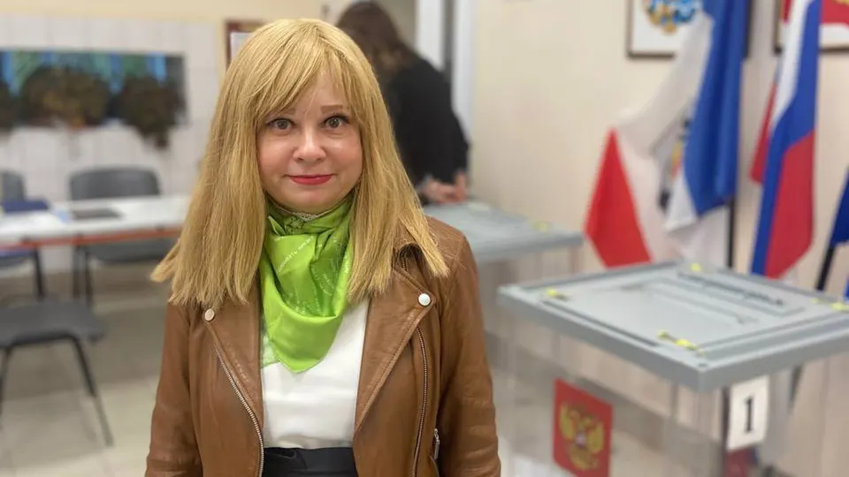 По итогам обработки бюллетеней «Яблоко» набирает 6,2% голосов и проходит в региональный парламент; лидирует партия власти.