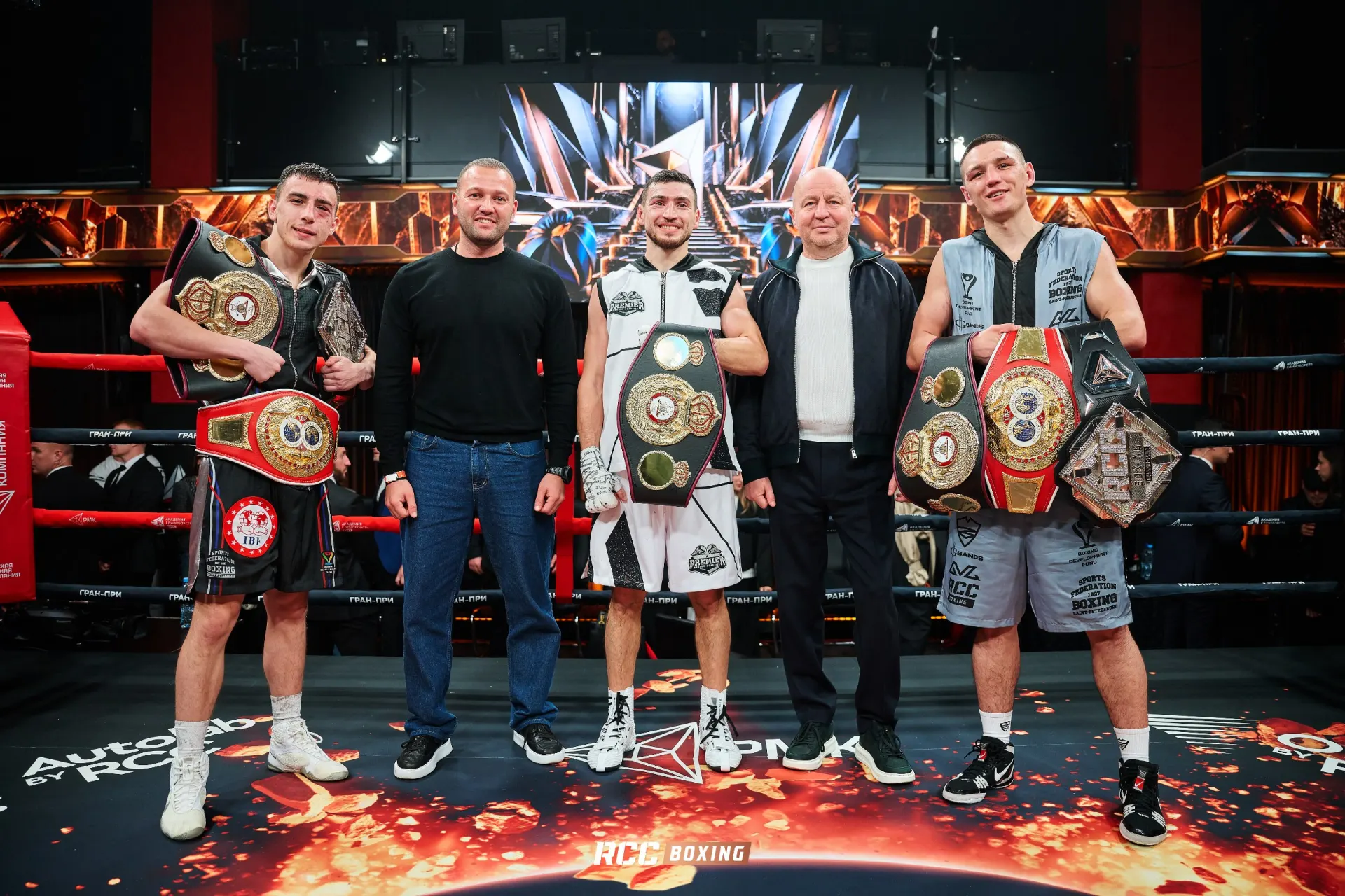 В Екатеринбурге состоялся вечер бокса RCC Boxing Promotions: Харитон Агрба одержал победу над Зауром Абдуллаевым и стал временным чемпионом WBA. Также прошли финалы Гран-при RCC и другие титульные поединки.