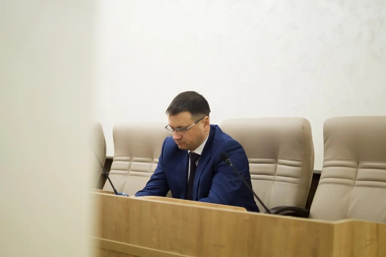 Бывшего депутата арестовали на 10 суток по делу о репосте публикации, признанной экстремистской.