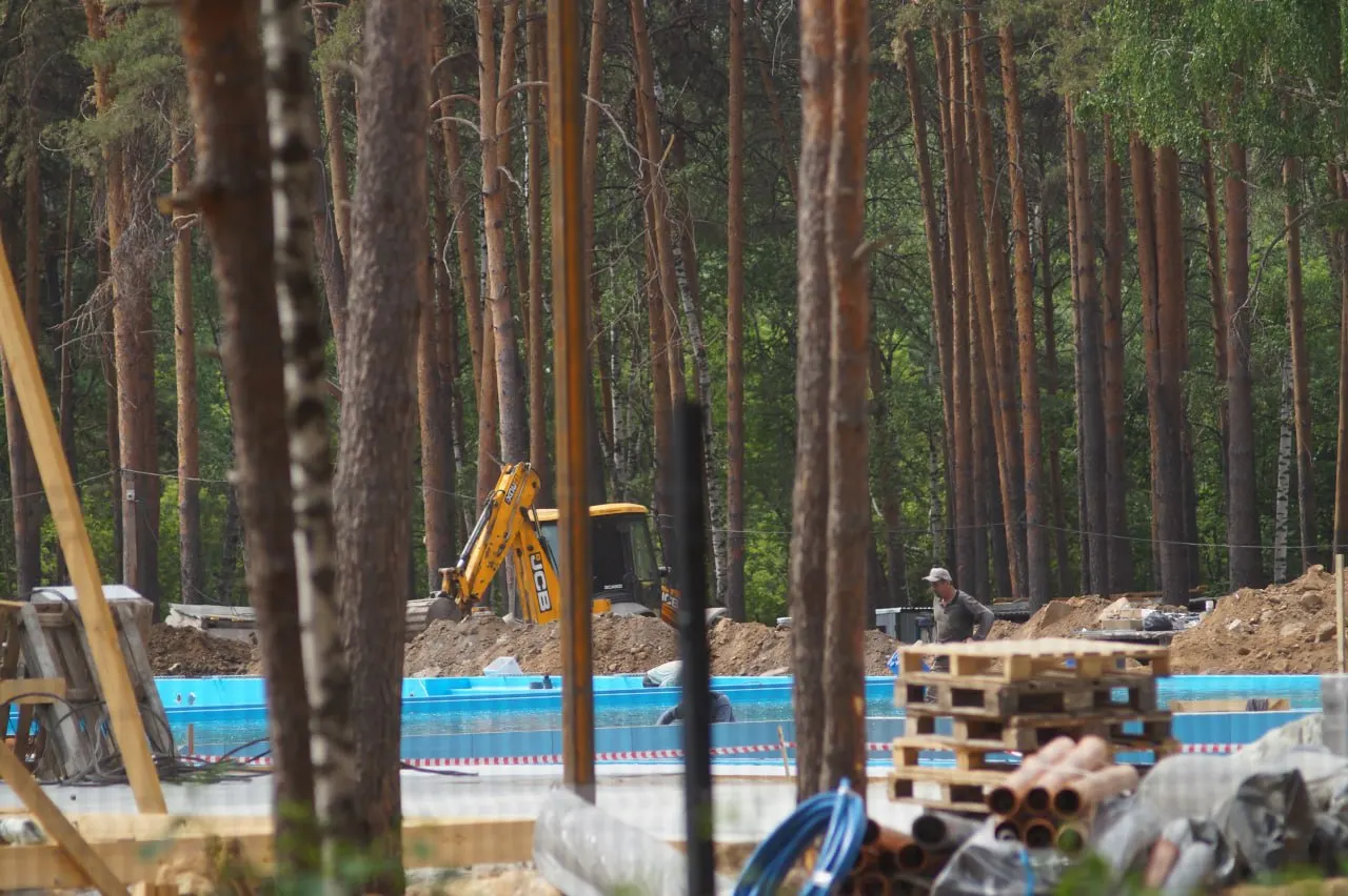 Городская дискуссия по смене назначения земли завершилась: 22 участника поддержали застройку, 14 выражали экологические опасения.