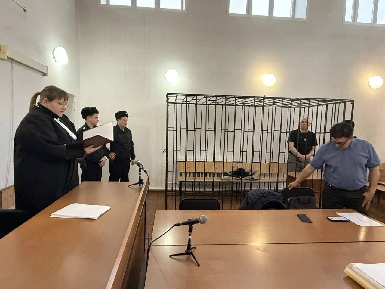В суде озвучен приговор по делу об убийстве 9-летней Лены: обвиняемый Илья Рухлов осужден на 16 лет колонии строгого режима.