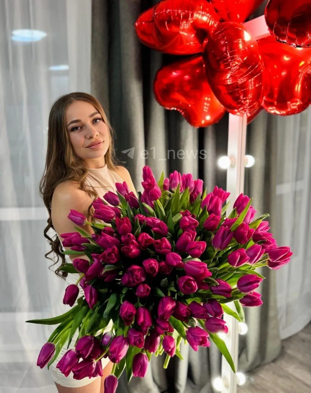 27-летняя Екатеринбурженка Кристина Каштанова погибла в аварии на улице Советской в Реже: Toyota Corolla на левом повороте не пропустила мотоцикл Suzuki, которым управлял её муж.