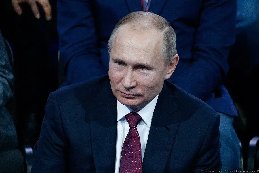Президент России поручил внедрить в регионах систему независимой оценки гражданами качества и условий оказания услуг социальной сферы через Госуслуги; доклад об исполнении поручения должен быть представлен до 1 февраля 2027 года.