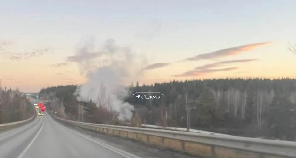 Авария на теплосети вывела из строя отопление и горячее водоснабжение в городе Ревда; восстановление пока не известно.