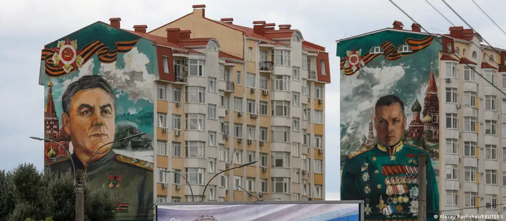 После ночных атак на полуостров произошли аварийные отключения электроэнергии и ограничение подачи воды; связь и интернет частично нарушены.