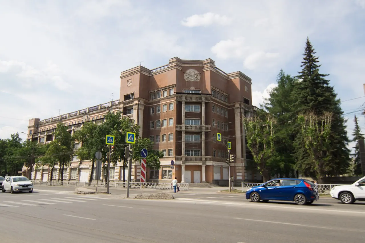 На аукционе, организованном ДОМ.РФ, не поступило ни одной заявки на здание бывшей гостиницы «Мадрид» на площади Первой пятилетки.