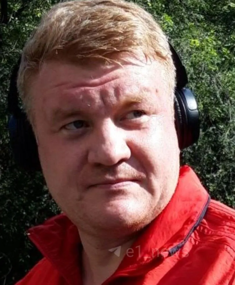 46-летний Александр Мокин погиб в результате наезда; родственники просят очевидцев предоставить видеозаписи, чтобы установить обстоятельства происшествия. Следствие продолжается.