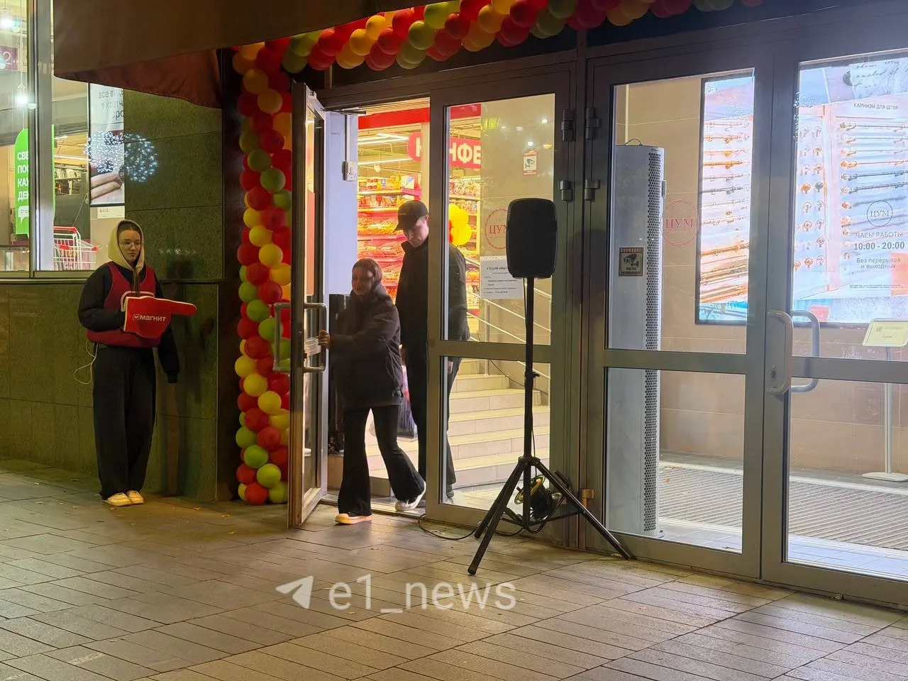В обновлённом ТЦ ЦУМ Пассаж открылся новый магазин сети «Магнит». Подписывайтесь на обновления, чтобы не пропустить новости региона.