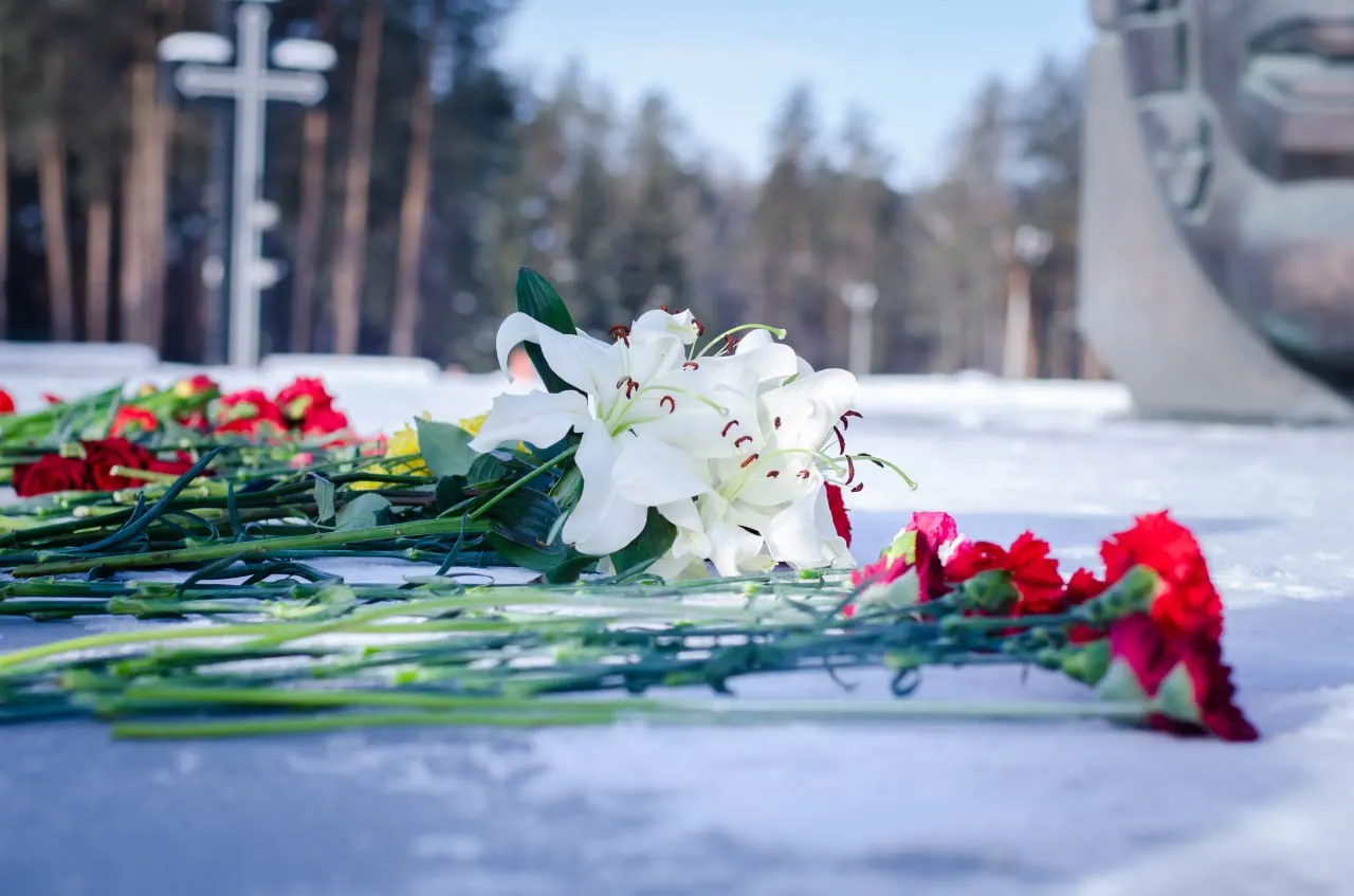 25 октября организуют бесплатный автобусный трансфер до мемориала жертв политических репрессий на 12-м километре Московского тракта; 30 октября отмечается День памяти.